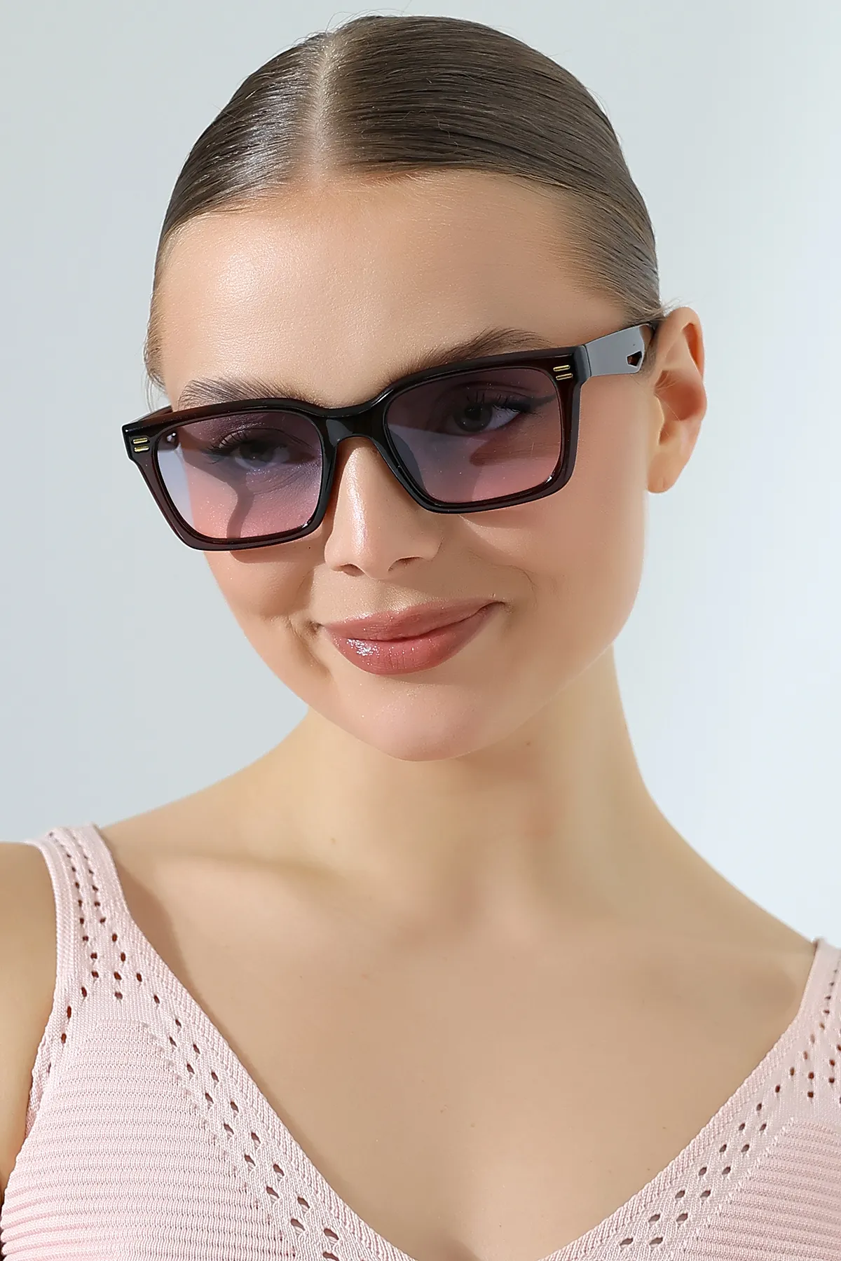 Kadın Aksesuarlı Kare Kahverengi Güneş Gözlüğü 23002-1 C3 A Kadın Aksesuarlı Kare Kahverengi Güneş Gözlüğü 23002-1 C3 A