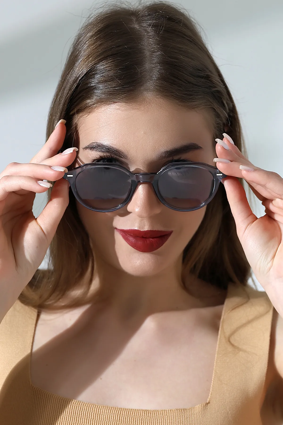 Kadın Aksesuarlı Oval Gri Güneş Gözlüğü 23007 c5 Kadın Aksesuarlı Oval Gri Güneş Gözlüğü 23007 c5