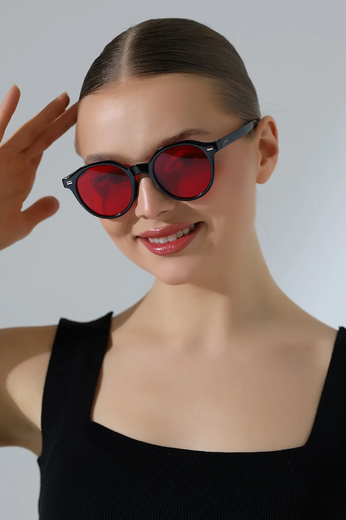 Kadın Aksesuarlı Oval Kırmız Cam Güneş Gözlüğü 23007 c2 k Kadın Aksesuarlı Oval Kırmız Cam Güneş Gözlüğü 23007 c2 k