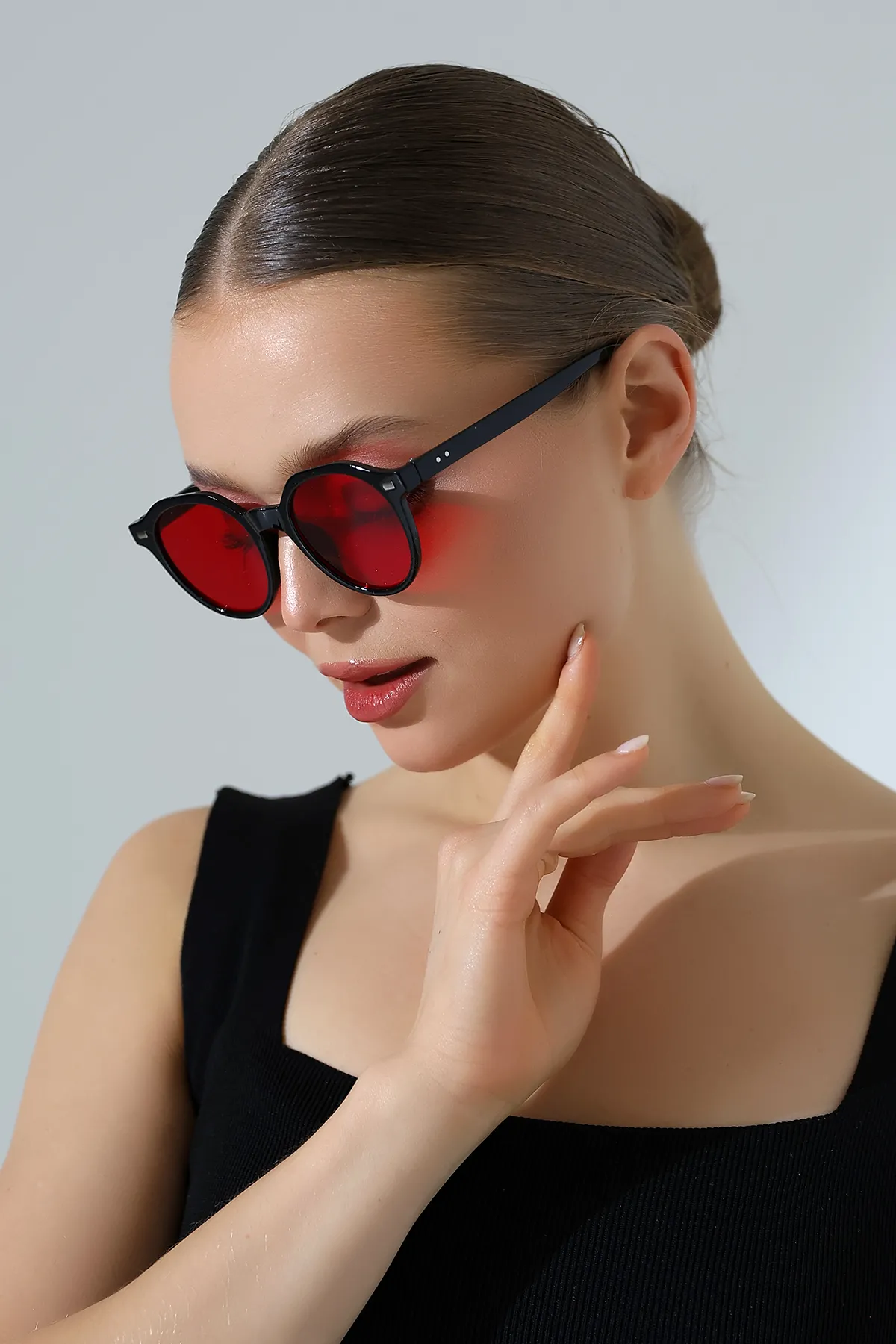 Kadın Aksesuarlı Oval Kırmız Cam Güneş Gözlüğü 23007 c2 k Kadın Aksesuarlı Oval Kırmız Cam Güneş Gözlüğü 23007 c2 k