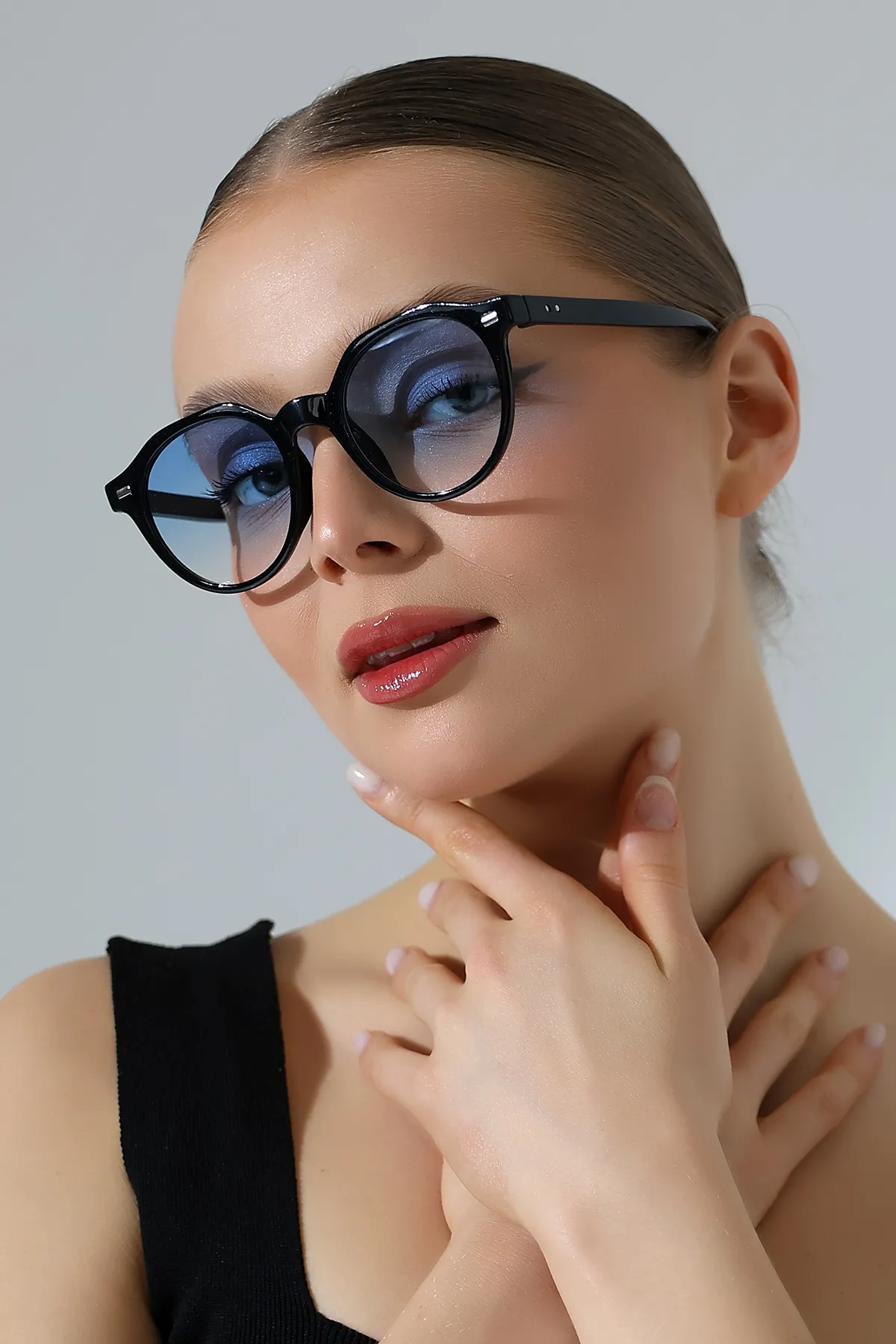 Kadın Aksesuarlı Oval Mavi Cam Güneş Gözlüğü 23007 c2 M Kadın Aksesuarlı Oval Mavi Cam Güneş Gözlüğü 23007 c2 M