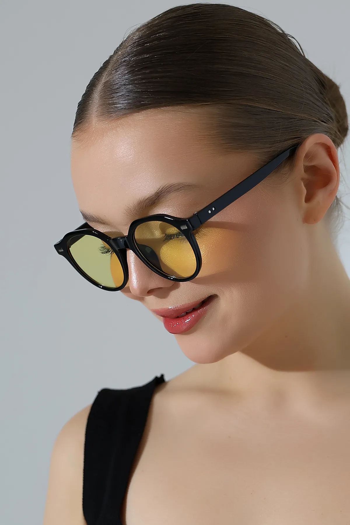 Kadın Aksesuarlı Oval Sarı Cam Güneş Gözlüğü 23007 c2 s Kadın Aksesuarlı Oval Sarı Cam Güneş Gözlüğü 23007 c2 s