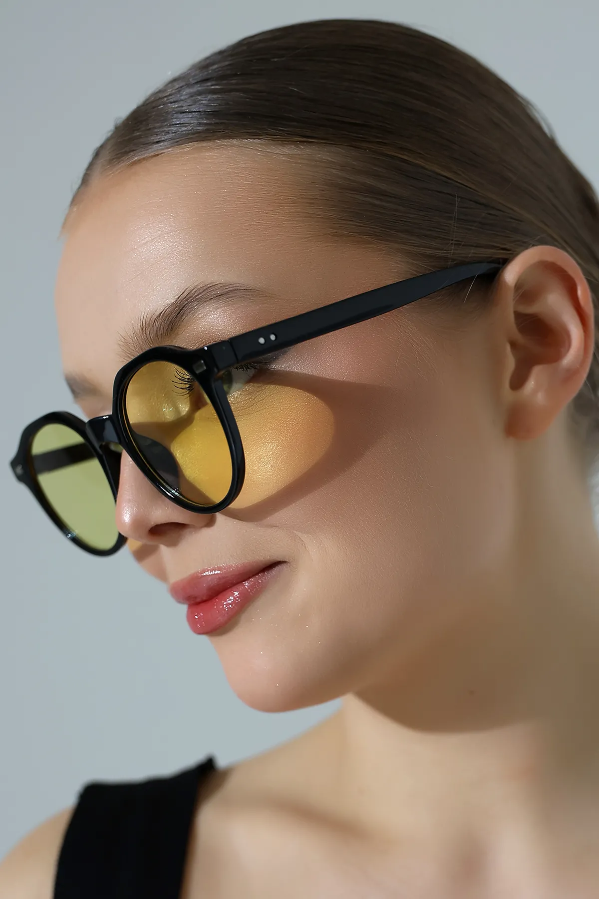 Kadın Aksesuarlı Oval Sarı Cam Güneş Gözlüğü 23007 c2 s Kadın Aksesuarlı Oval Sarı Cam Güneş Gözlüğü 23007 c2 s