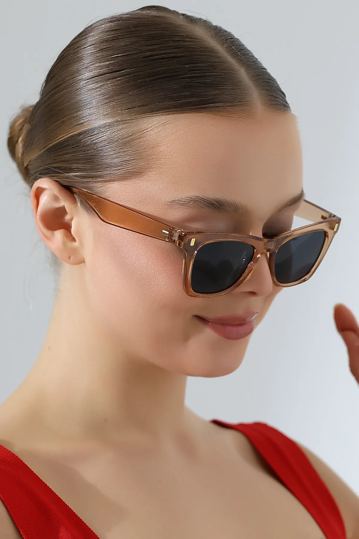 Kadın Bal Rengi Kare Siyah Cam Güneş Gözlüğü 23014 C4 Kadın Bal Rengi Kare Siyah Cam Güneş Gözlüğü 23014 C4