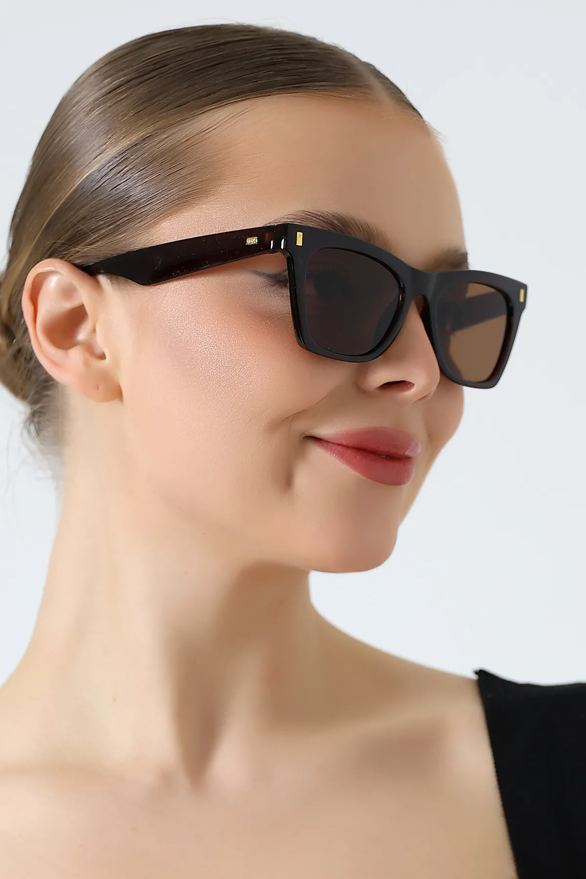 Kadın Kahverengi Kare Koyu Renk Cam Güneş Gözlüğü 23014 C3 K Kadın Kahverengi Kare Koyu Renk Cam Güneş Gözlüğü 23014 C3 K