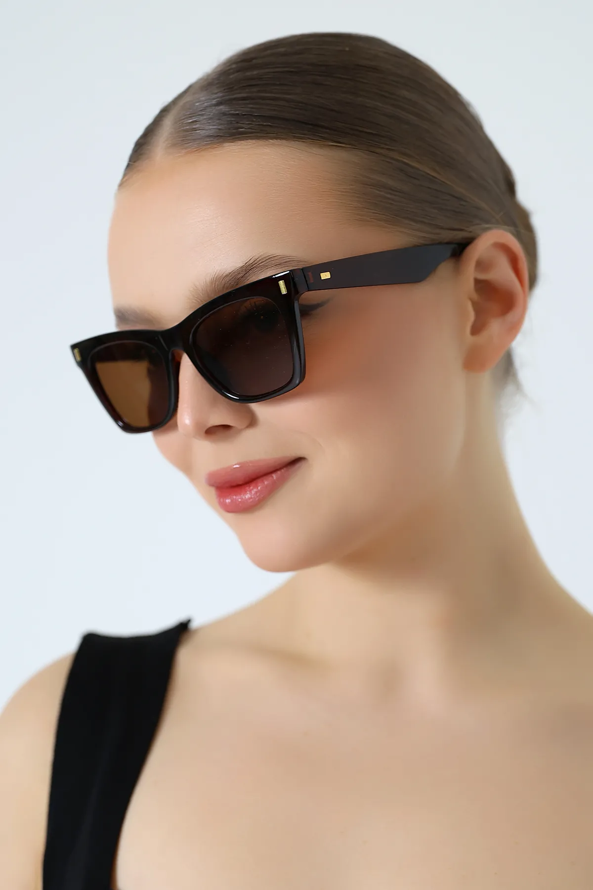 Kadın Kahverengi Kare Koyu Renk Cam Güneş Gözlüğü 23014 C3 K Kadın Kahverengi Kare Koyu Renk Cam Güneş Gözlüğü 23014 C3 K