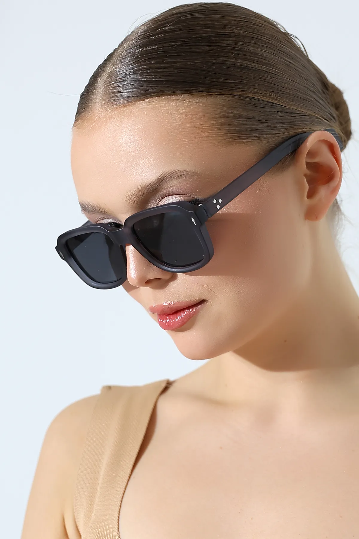 Kadın Kare Aksesuarlı Gri Mat Güneş Gözlüğü 23023 c13 m Kadın Kare Aksesuarlı Gri Mat Güneş Gözlüğü 23023 c13 m