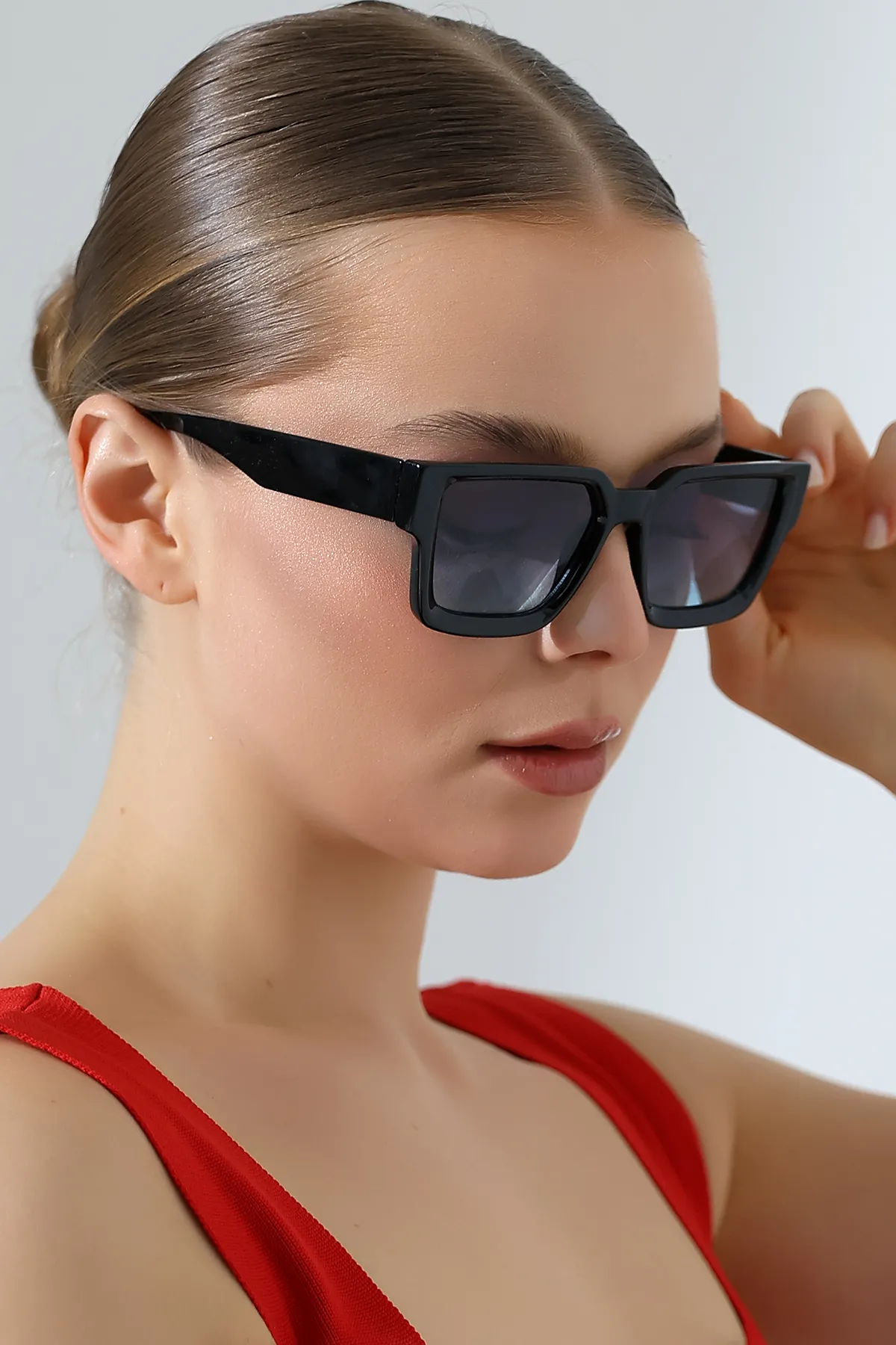 Kadın Kare Siyah Açık Renk Cam Güneş Gözlüğü 23022 c2 Kadın Kare Siyah Açık Renk Cam Güneş Gözlüğü 23022 c2