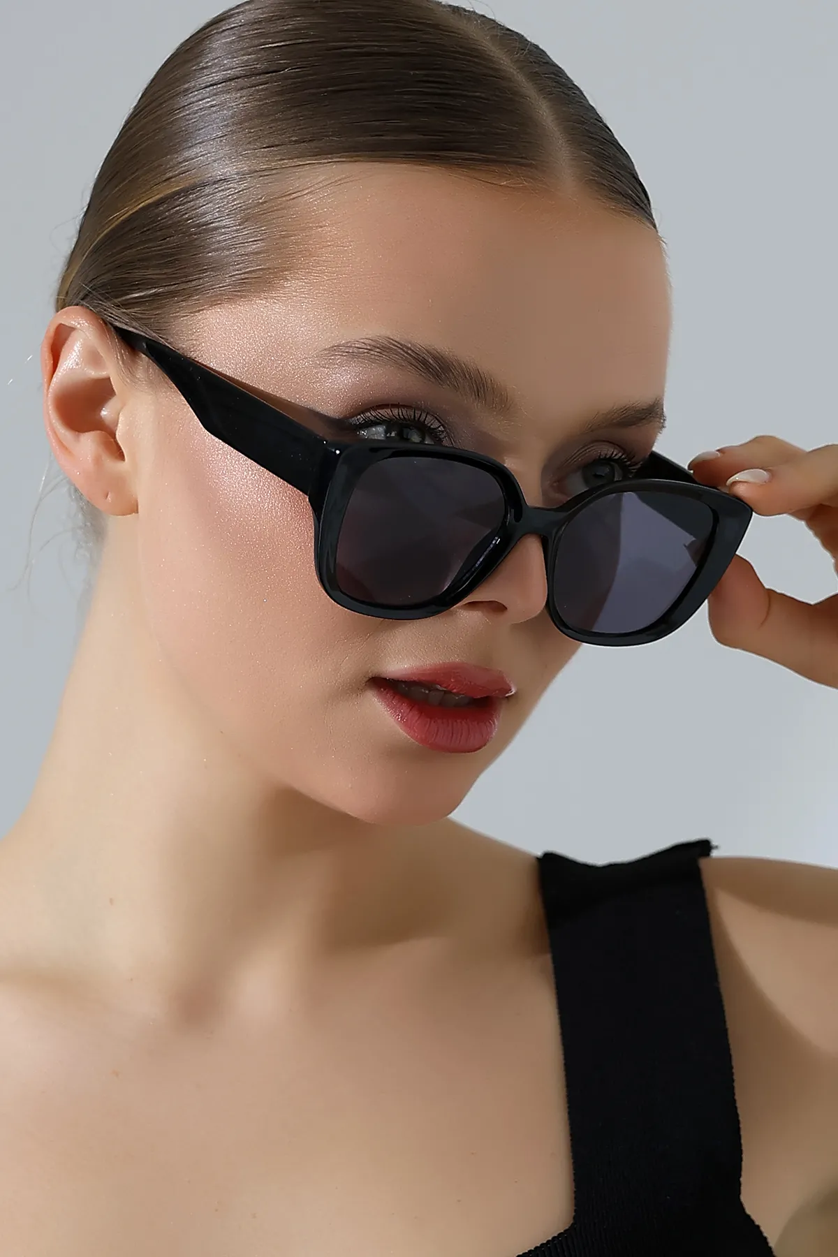 Kadın Kare Siyah Güneş Gözlüğü 23021 c2 Kadın Kare Siyah Güneş Gözlüğü 23021 c2