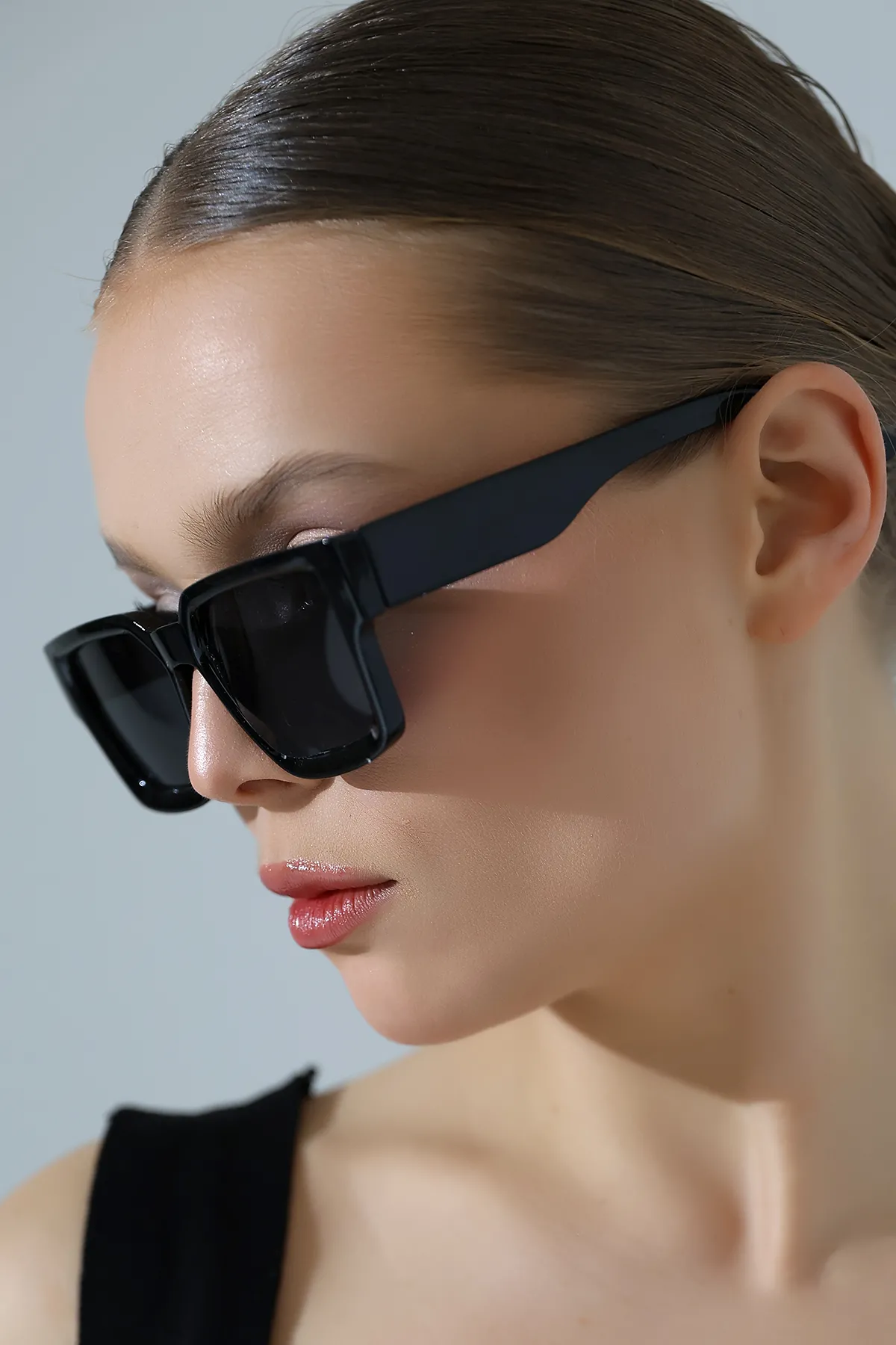 Kadın Kare Siyah Koyu Renk Cam Güneş Gözlüğü 23022 c2 K Kadın Kare Siyah Koyu Renk Cam Güneş Gözlüğü 23022 c2 K