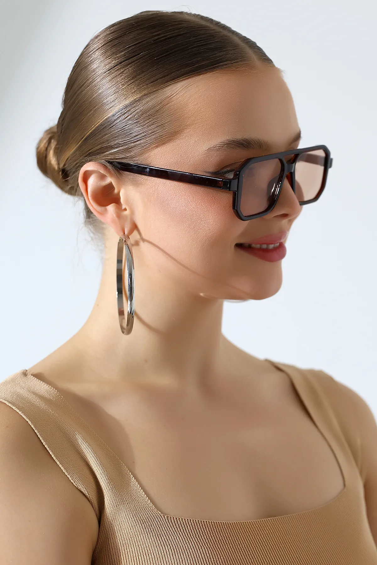 Kadın Retro Kare Kahverengi Güneş Gözlüğü 23001-1 C3 Kadın Retro Kare Kahverengi Güneş Gözlüğü 23001-1 C3