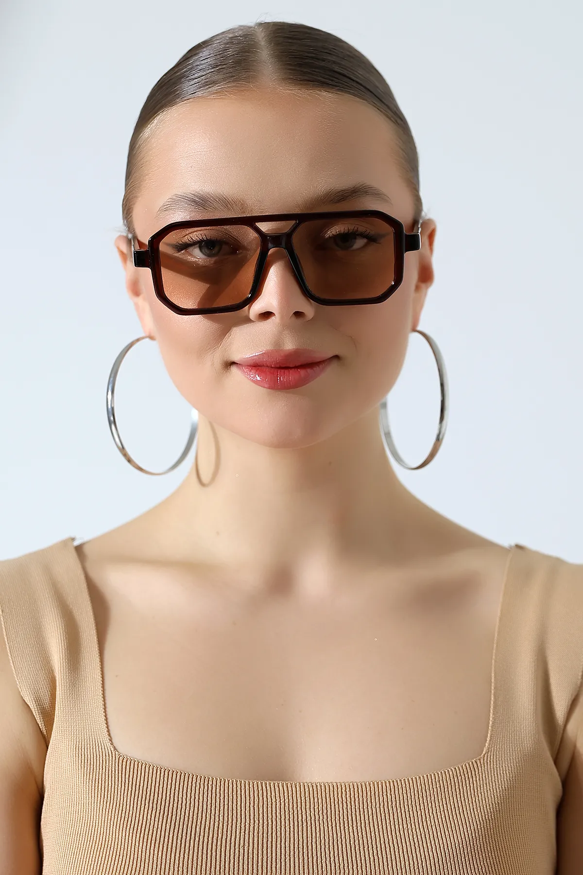 Kadın Retro Kare Kahverengi Güneş Gözlüğü 23001-1 C3 Kadın Retro Kare Kahverengi Güneş Gözlüğü 23001-1 C3