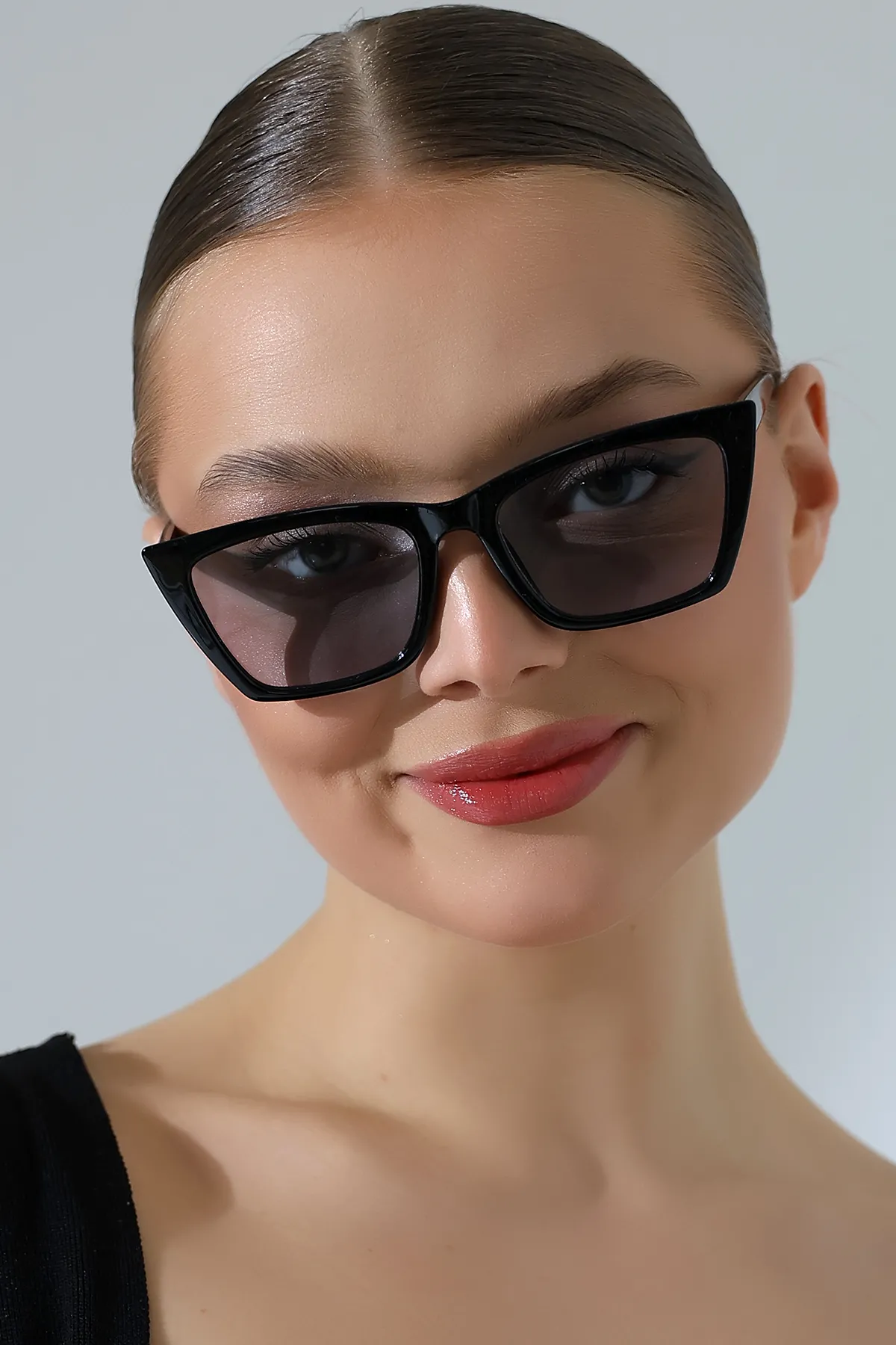 Kadın Siyah Cat Eyes Degrade Cam Güneş Gözlüğü 23006 C2 Kadın Siyah Cat Eyes Degrade Cam Güneş Gözlüğü 23006 C2