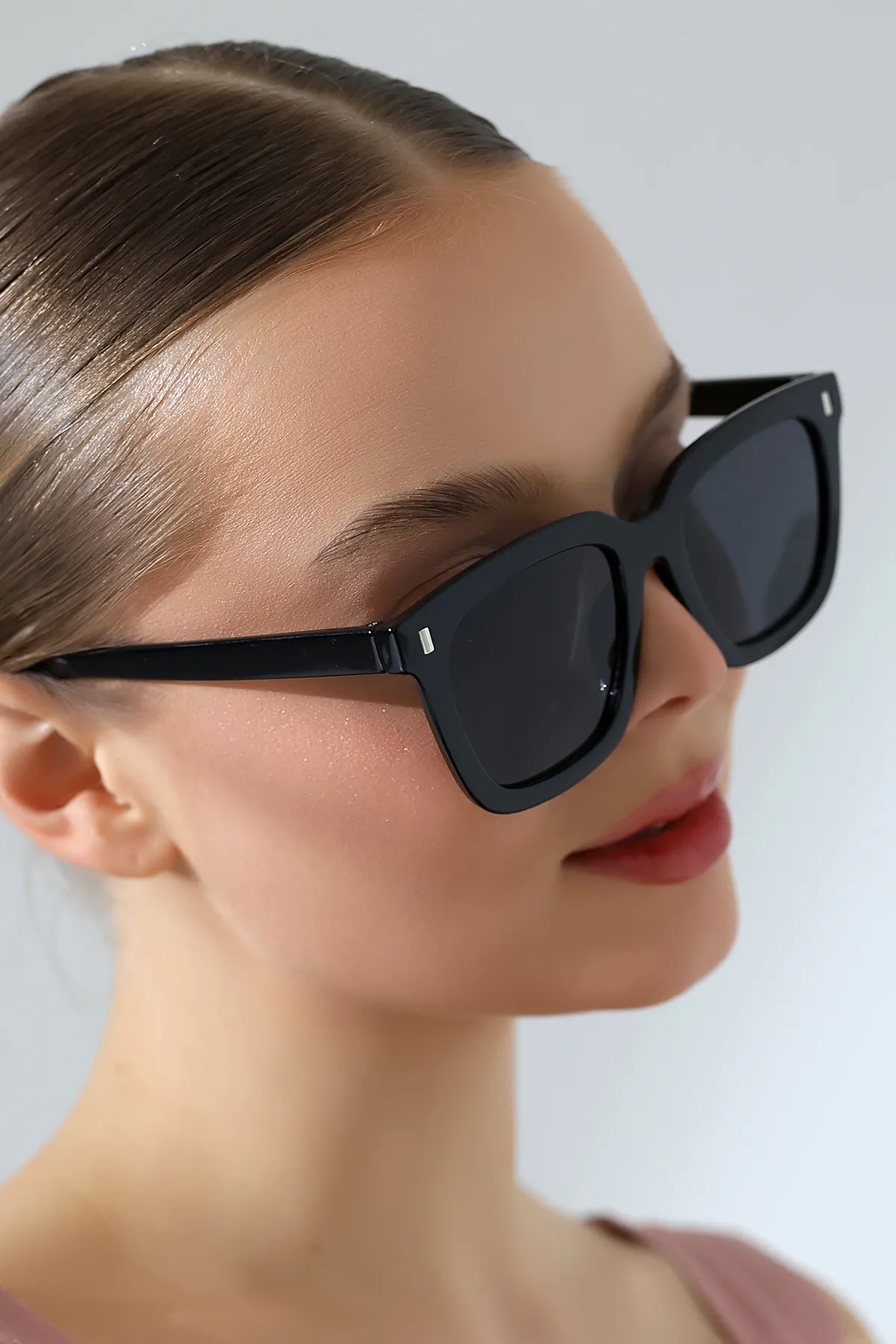 Kadın Siyah Kare Koyu Renk Cam Güneş Gözlüğü 23013 C2 K Kadın Siyah Kare Koyu Renk Cam Güneş Gözlüğü 23013 C2 K