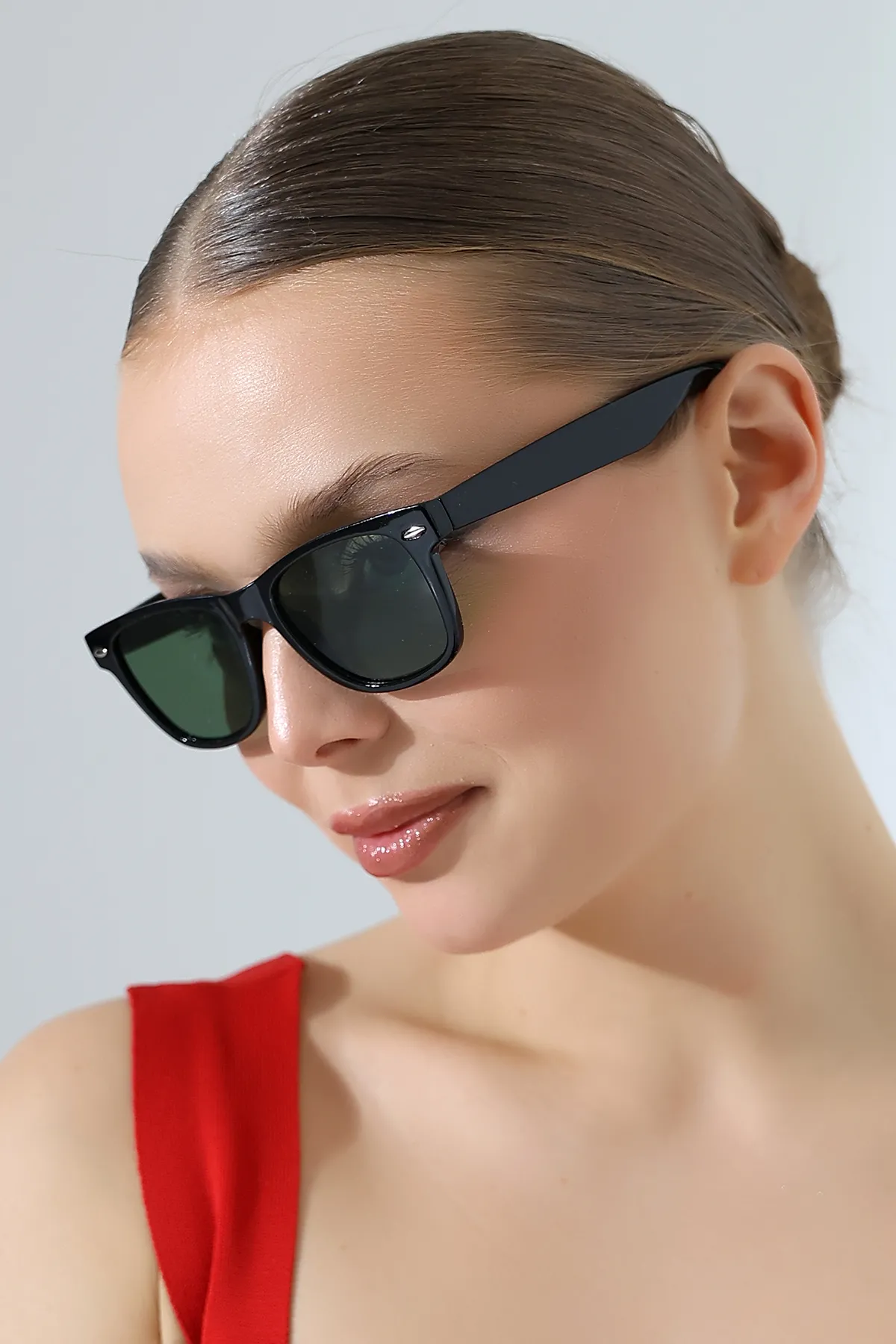 Kadın Siyah Wayfare Koyu Renk Cam Güneş Gözlüğü 23010 C2 k Kadın Siyah Wayfare Koyu Renk Cam Güneş Gözlüğü 23010 C2 k