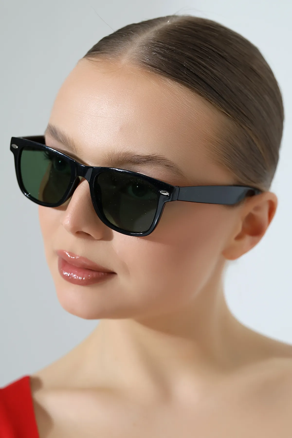 Kadın Siyah Wayfare Koyu Renk Cam Güneş Gözlüğü 23010 C2 k Kadın Siyah Wayfare Koyu Renk Cam Güneş Gözlüğü 23010 C2 k