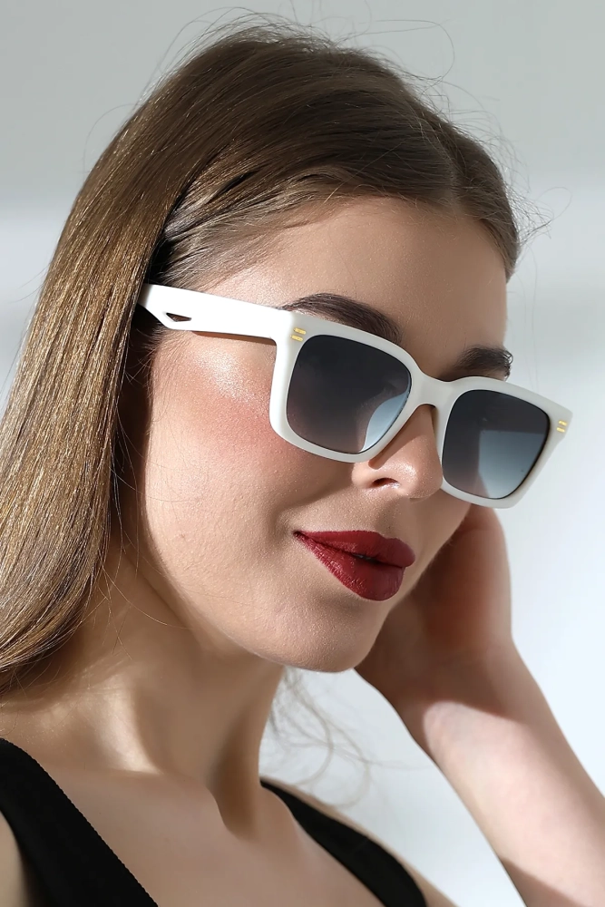 Kadın Aksesuarlı Kare Beyaz Degrade Cam Güneş Gözlüğü 23002-1 C20