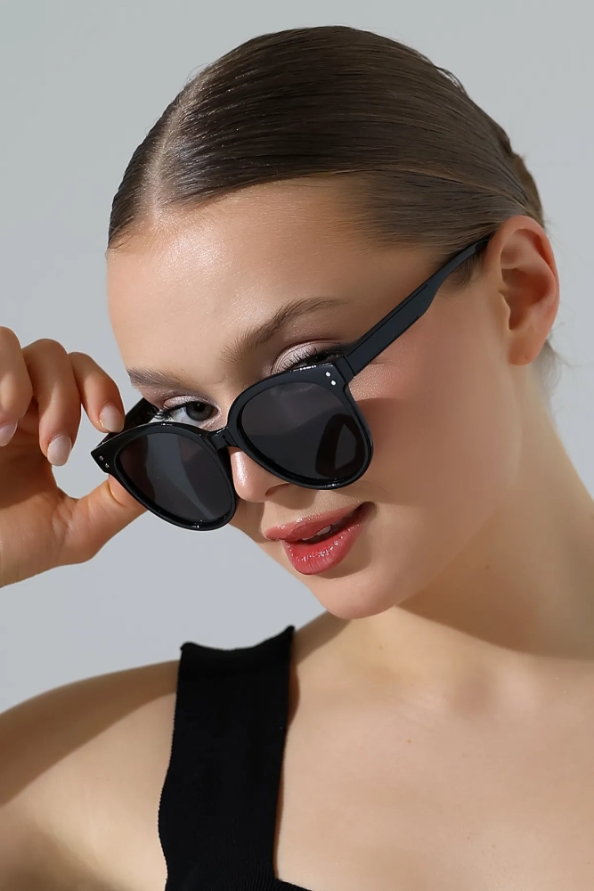 Kadın Aksesuarlı Oval Siyah Güneş Gözlüğü 23008 c2