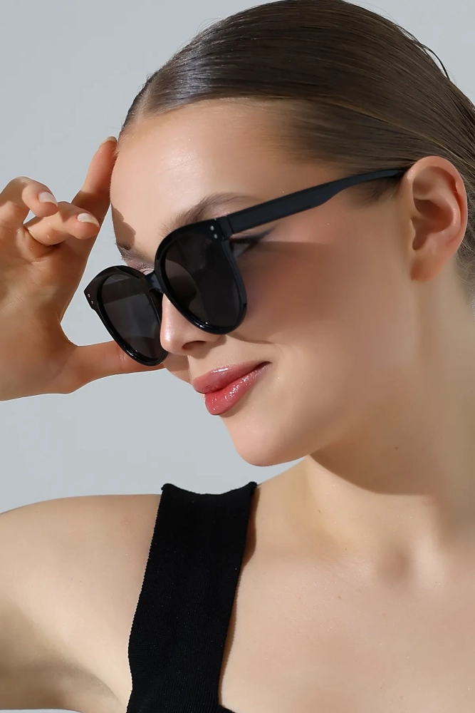 Kadın Aksesuarlı Oval Siyah Güneş Gözlüğü 23008 c2