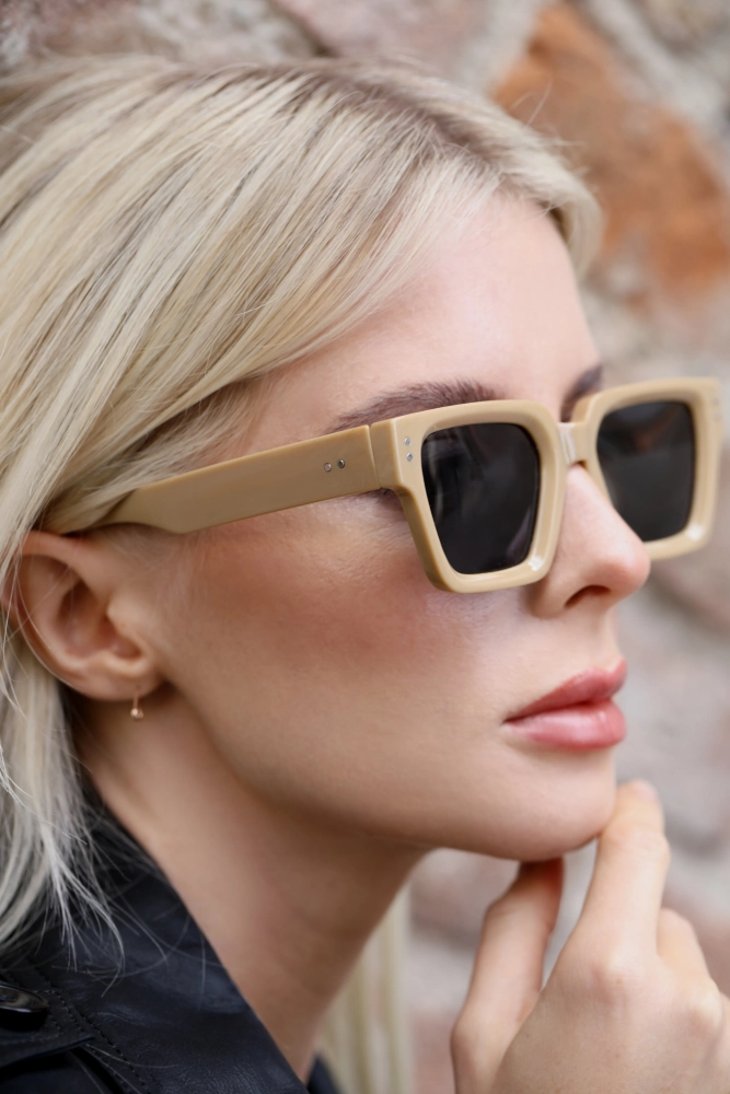 Kadın Bej Kemik Çerçeve Dikdörtgen Güneş Gözlüğü 