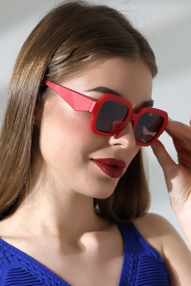Kadın Kare Kırmızı Renkli Cam Mat Güneş Gözlüğü Garson Boy 23047 c9 m