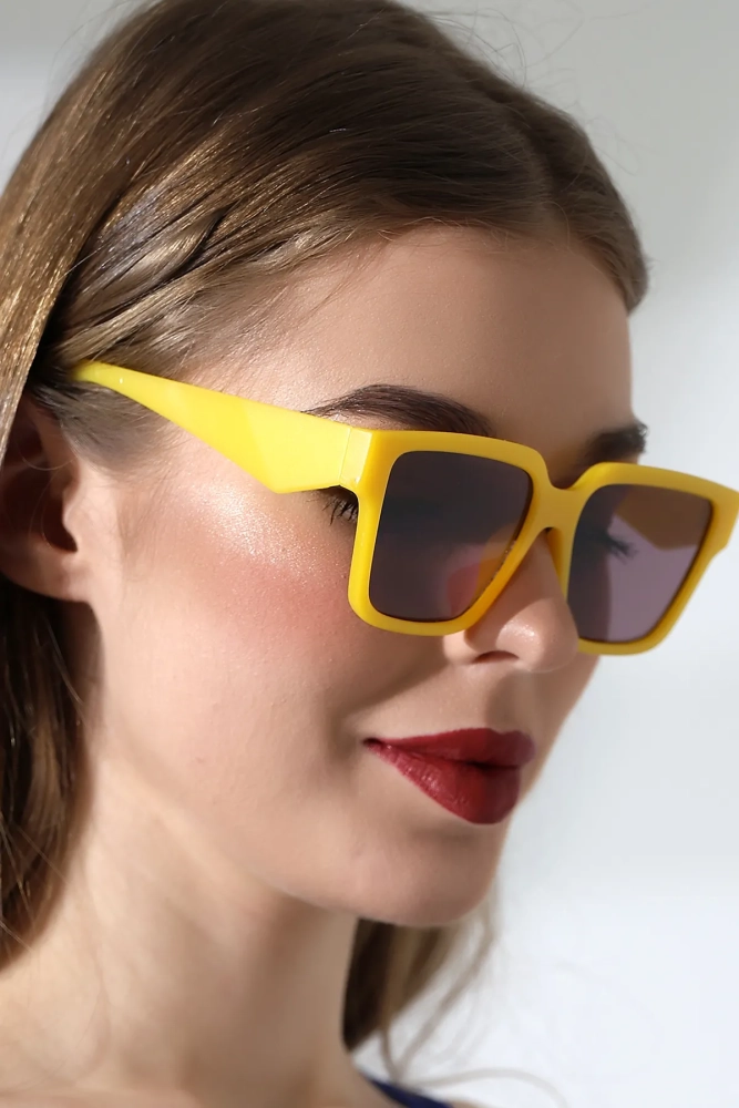Kadın Kare Sarı Renkli Cam Mat Güneş Gözlüğü Garson Boy 23047-1 c36 m