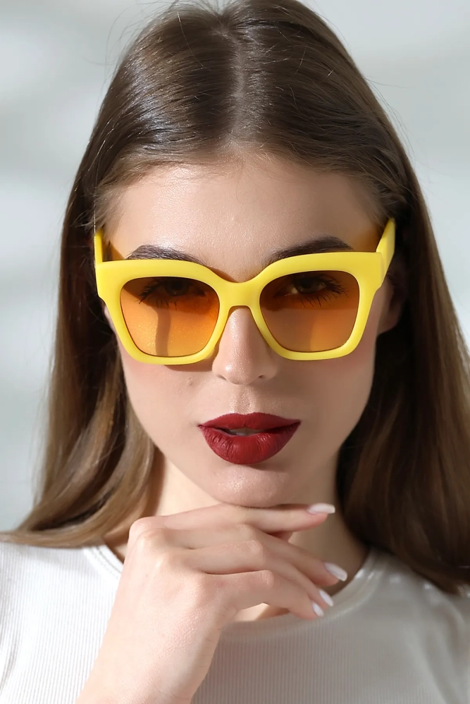 Kadın Kare Sarı Renkli Cam Mat Güneş Gözlüğü Garson Boy 23048-1 c36