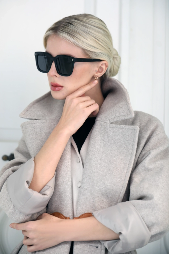 Kadın Siyah Çerçeve Gold Aksesuarlı Oval Güneş Gözlüğü