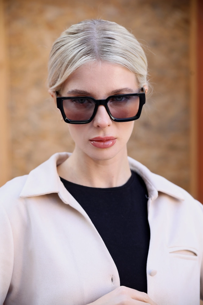 Kadın Siyah Kare Çerçeve Degrade Cam Güneş Gözlüğü 23022