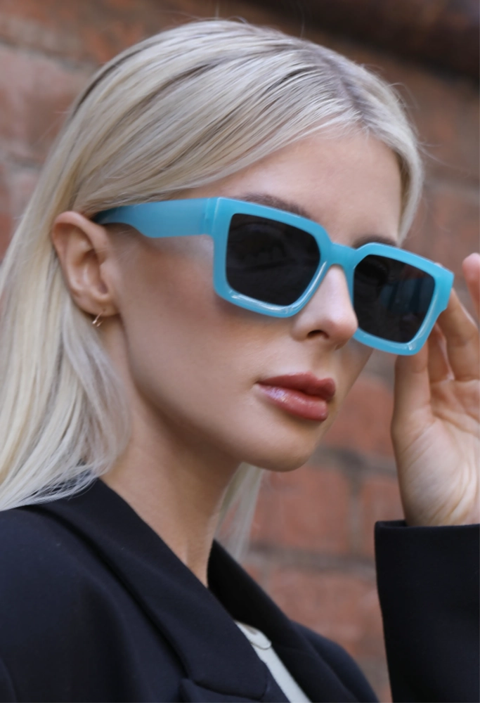 Kadın Su Mavisi Kemik Çerçeve Kare Güneş Gözlüğü 23022