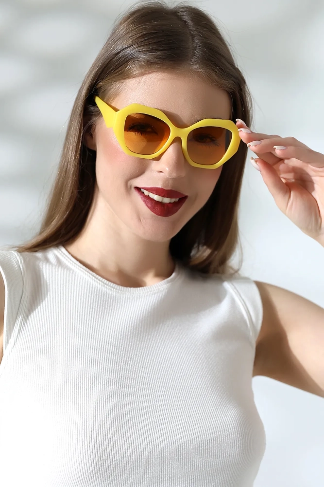 Kadın Oval Sarı Renkli Cam Mat Güneş Gözlüğü Garson Boy 23047-2 c36 m Kadın Oval Sarı Renkli Cam Mat Güneş Gözlüğü Garson Boy 23047-2 c36 m