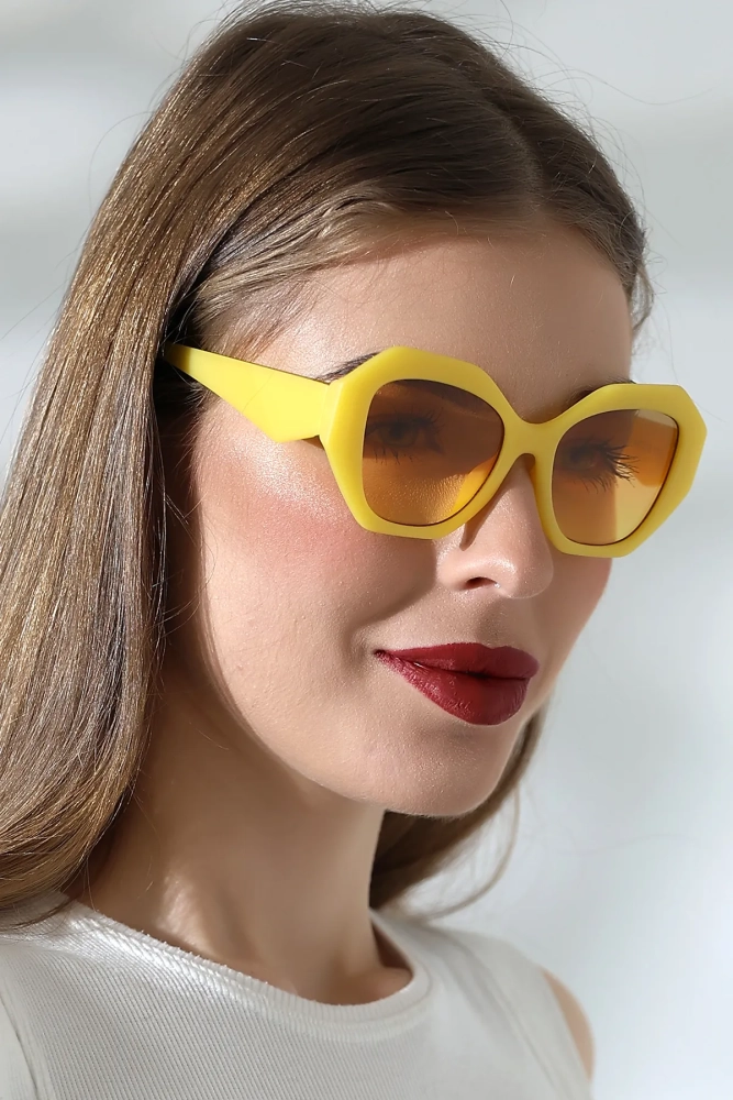 Kadın Oval Sarı Renkli Cam Mat Güneş Gözlüğü Garson Boy 23047-2 c36 m Kadın Oval Sarı Renkli Cam Mat Güneş Gözlüğü Garson Boy 23047-2 c36 m