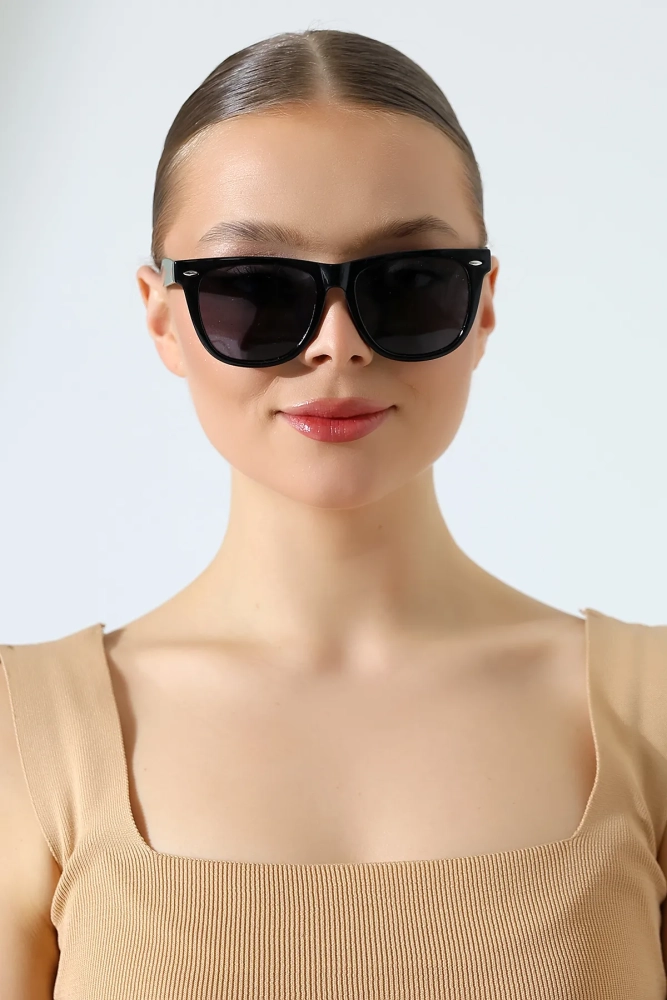 Kadın Wayfare Polarize Siyah Güneş Gözlüğü 23045-2 c0218 p Kadın Wayfare Polarize Siyah Güneş Gözlüğü 23045-2 c0218 p